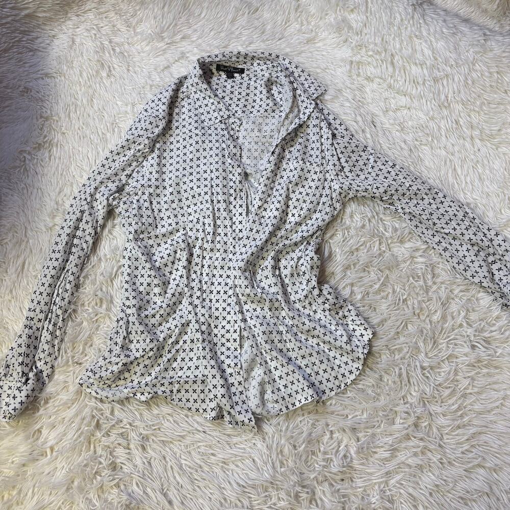 Velvet Heart Women’s long sleeve button cross accent Large